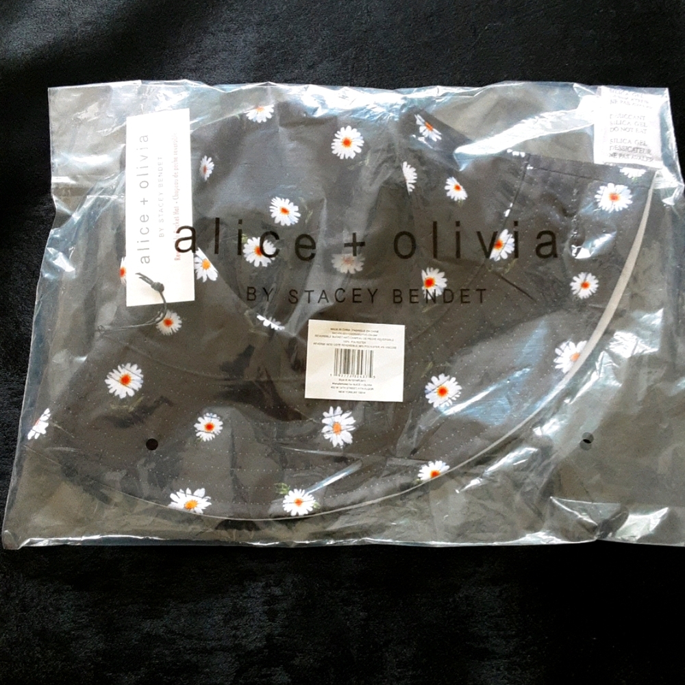 Reversible bucket hat/daisy print